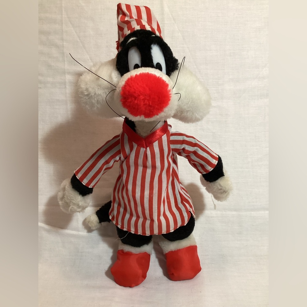 Sylvester the Cat Looney Tunes 1997 Red and White Nightshirt Cartoon Plush Toy